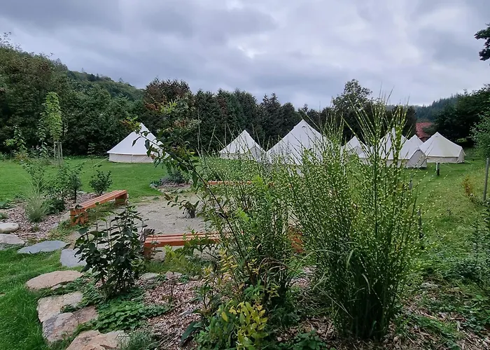 Luksusowy namiot Askaha Glamping Oskava